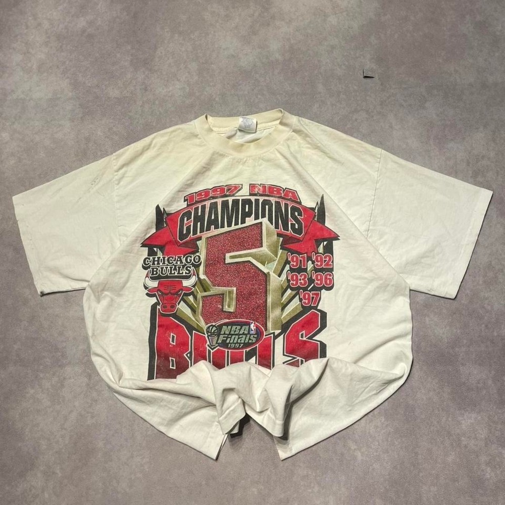 Vintage 90s Chicago Bulls 5-Peat Shirt